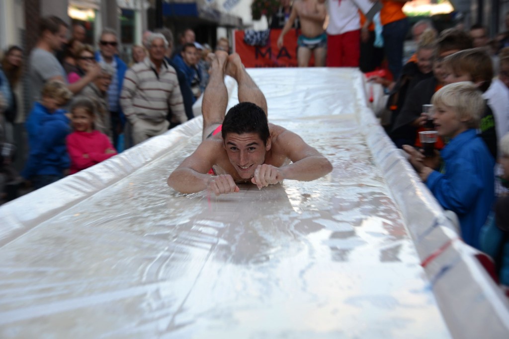 ../Images/Donderdag kermis 256.jpg